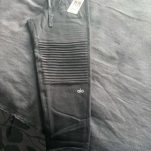 Alo Lounge Joggers - Black